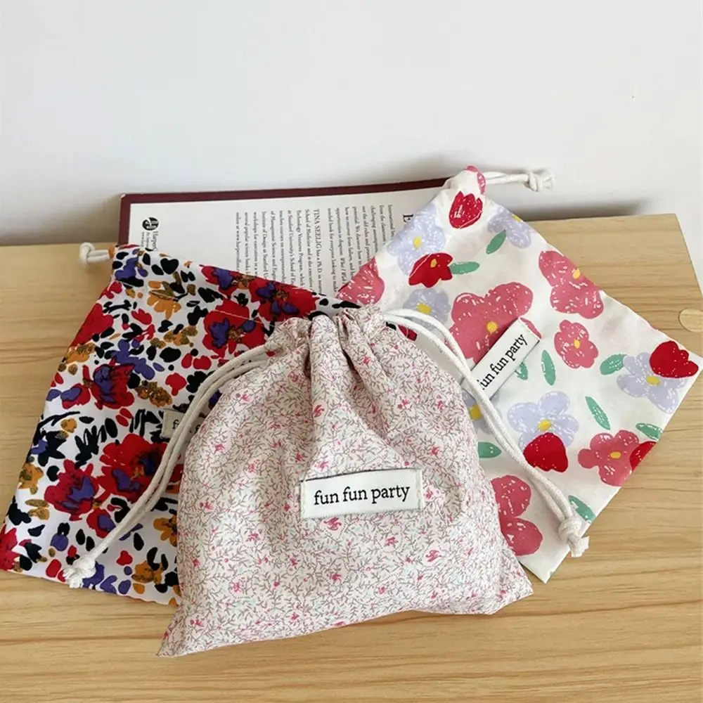 حقيبة محمولة برباط على شكل زهور ملونة حقيبة مكياج على طراز ريترو إنس حقيبة مستحضرات تجميل صغيرة حقيبة تخزين للفتيات