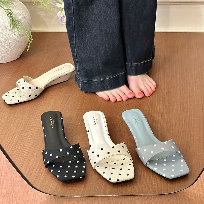 

BOMENDUI Women Peep Toe Slides Slippers Concise Wedges Low Heels Vacation Sandals 2026 Summer Fashion Polka Dot Slide Beach Shoe