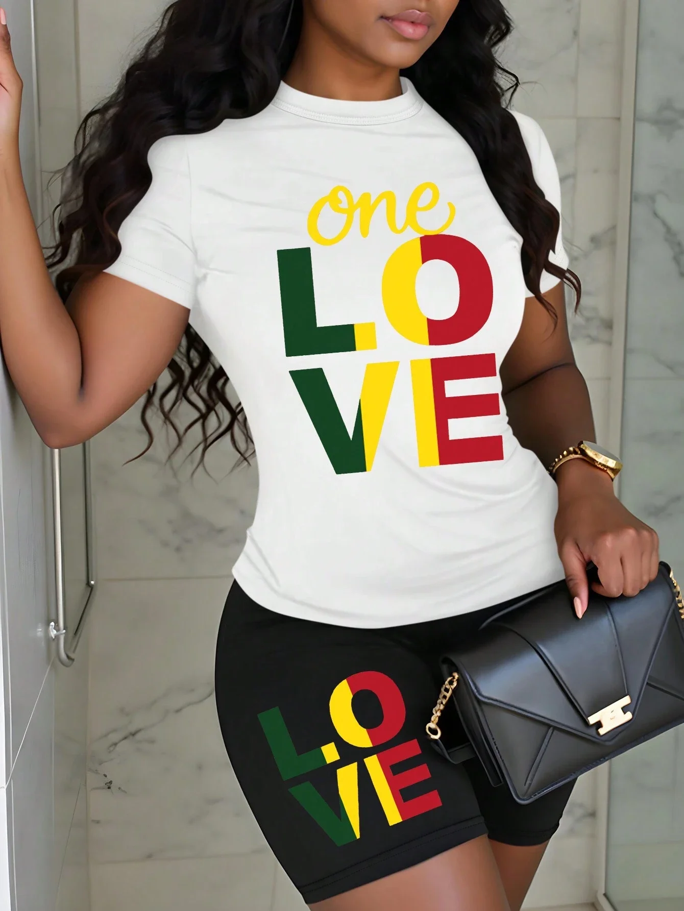 

Удобная футболка для отдыха с принтом-слоганом Casual Love