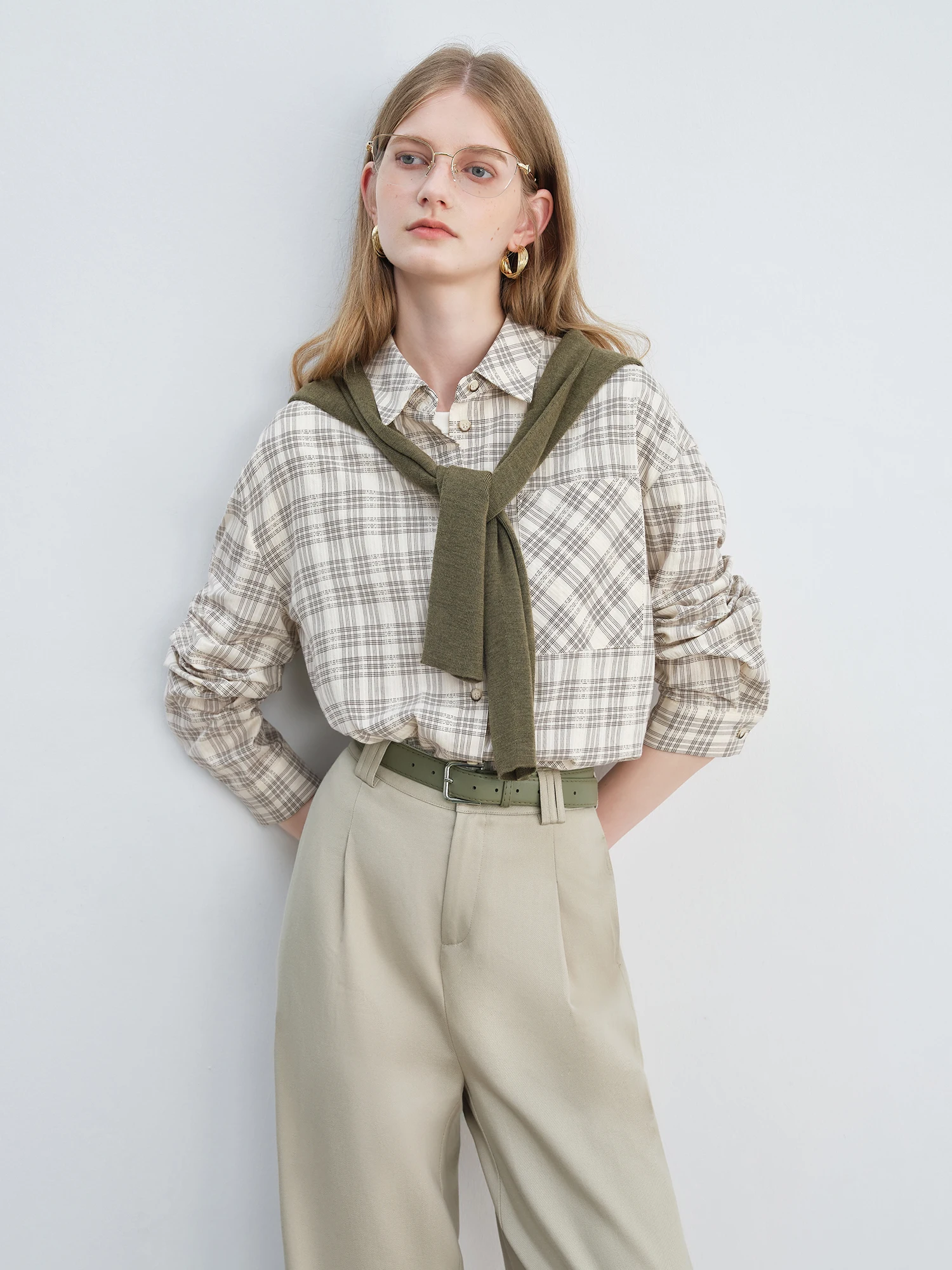 ZIQIAO الأزرق الأكاديمي شريط المرأة طويلة الأكمام الرجعية فحص قميص 2025 الخريف جديد وصول النساء القمصان دون شال 25ZQ92311