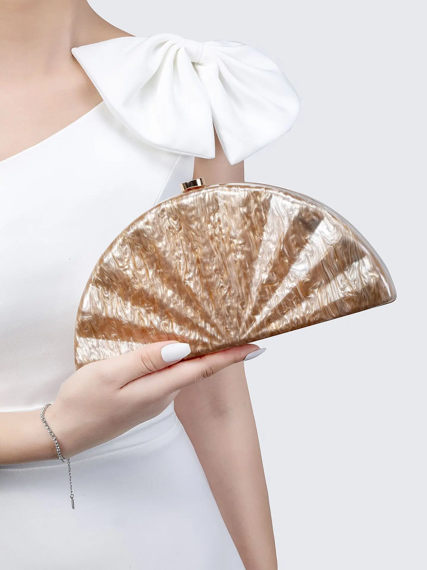 

High-end design semi-circular fan-shaped acrylic bag Fashion wedding dinner party clutch bag Birthday photo party bag