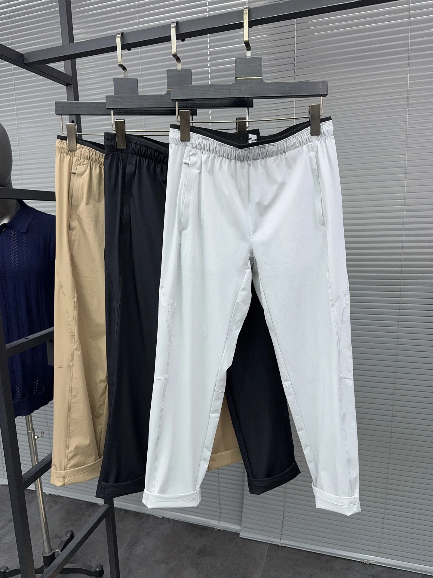 

Svip мужские облегающие повседневные брюки прямого кроя Qui Dry Ice Silk легкие дышащие цветные летние уличные охлаждающие брюки Fu...