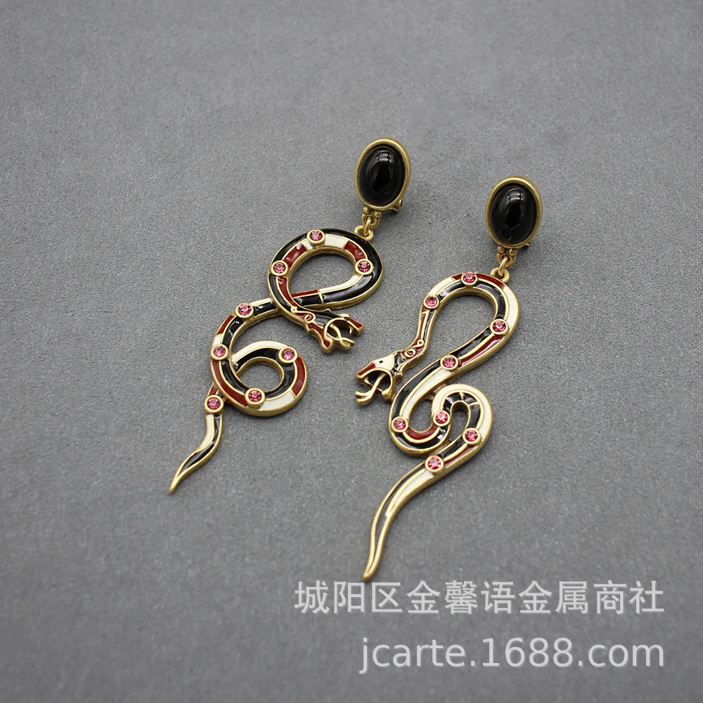 Niche Design Colorful Enamel Snake Earrings Shoulder-Hugging Earrings Black Glass Earrings