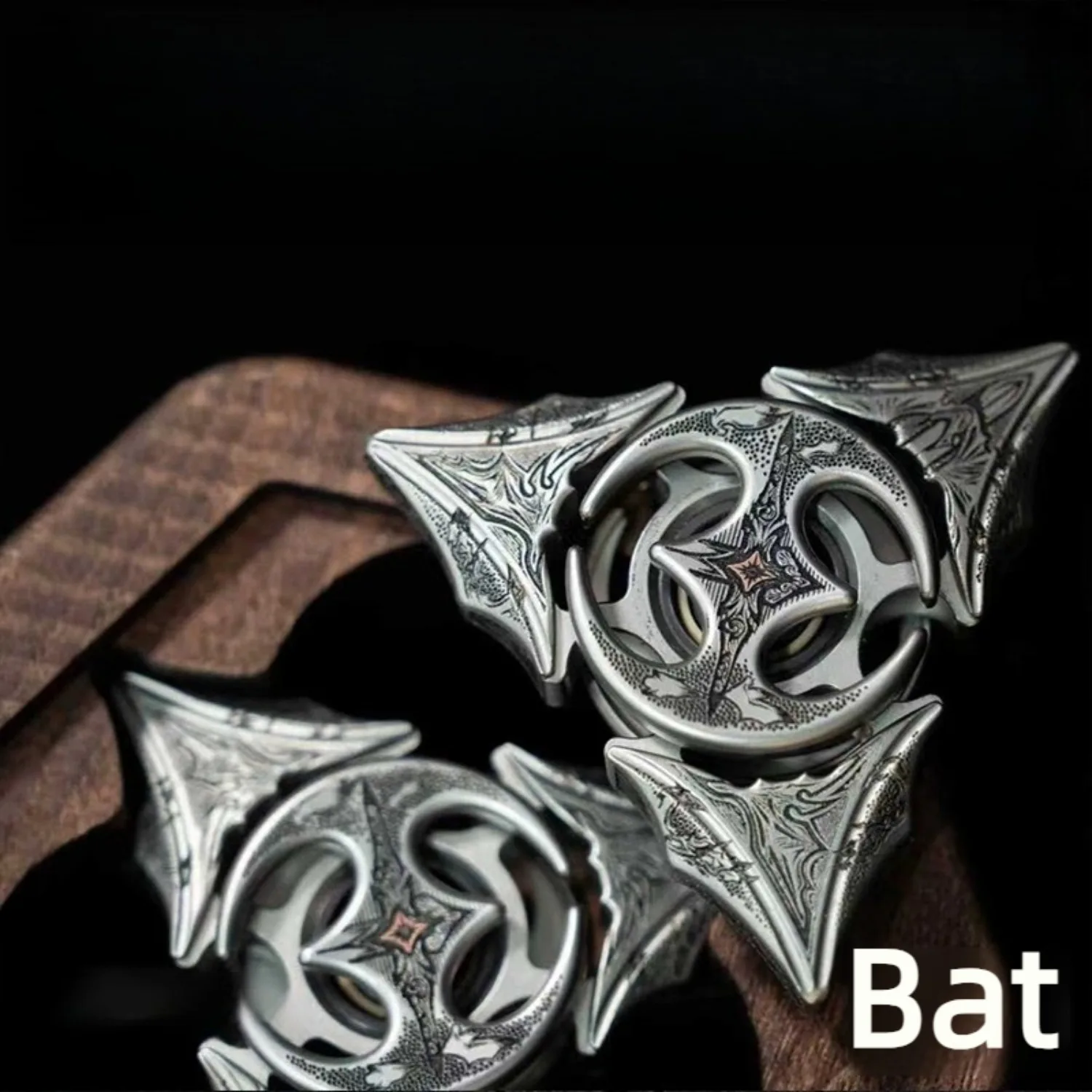 

Летучая мышь EDC, трехстворчатый дизайн, гладкое ощущение, высокоскоростной вращающийся механический металлический гироскоп на кончиках пальцев, настольная игрушка для снятия стресса