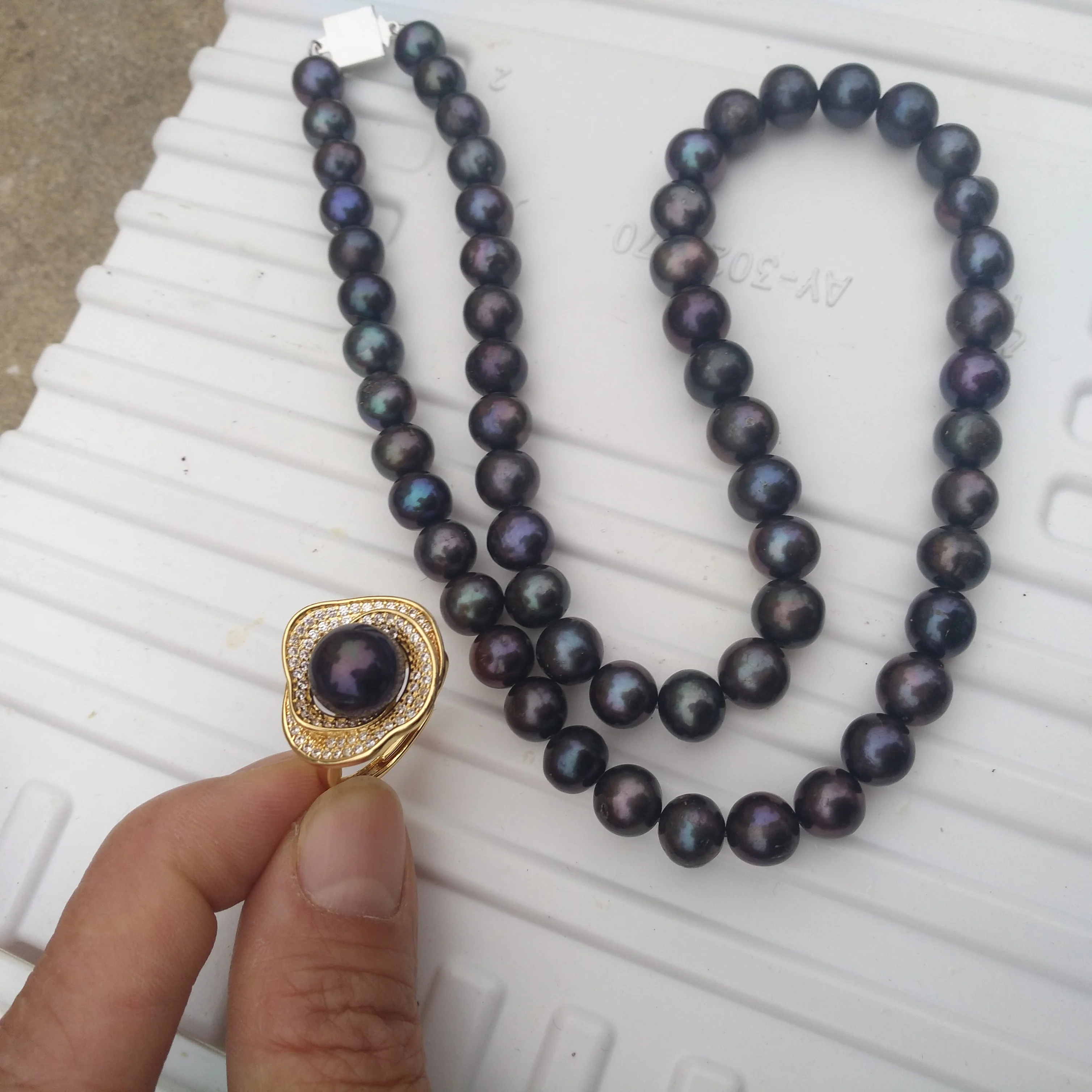 

Вечное ожерелье из натурального черного жемчуга Южных морей, круглой формы, 7-8 мм + регулируемое кольцо из черного жемчуга Южных морей, 10-11 мм