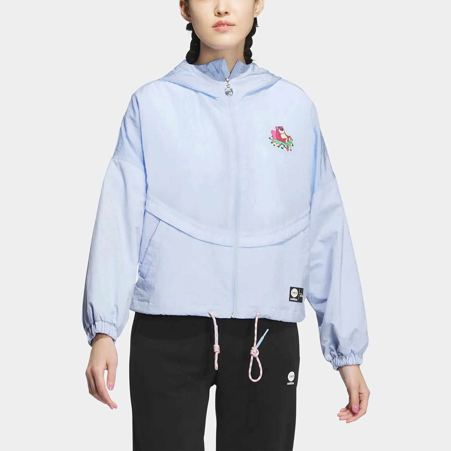

Оригинальная женская легкая куртка с капюшоном Adidas NEO Strawberry Bear Collaboration IP4016