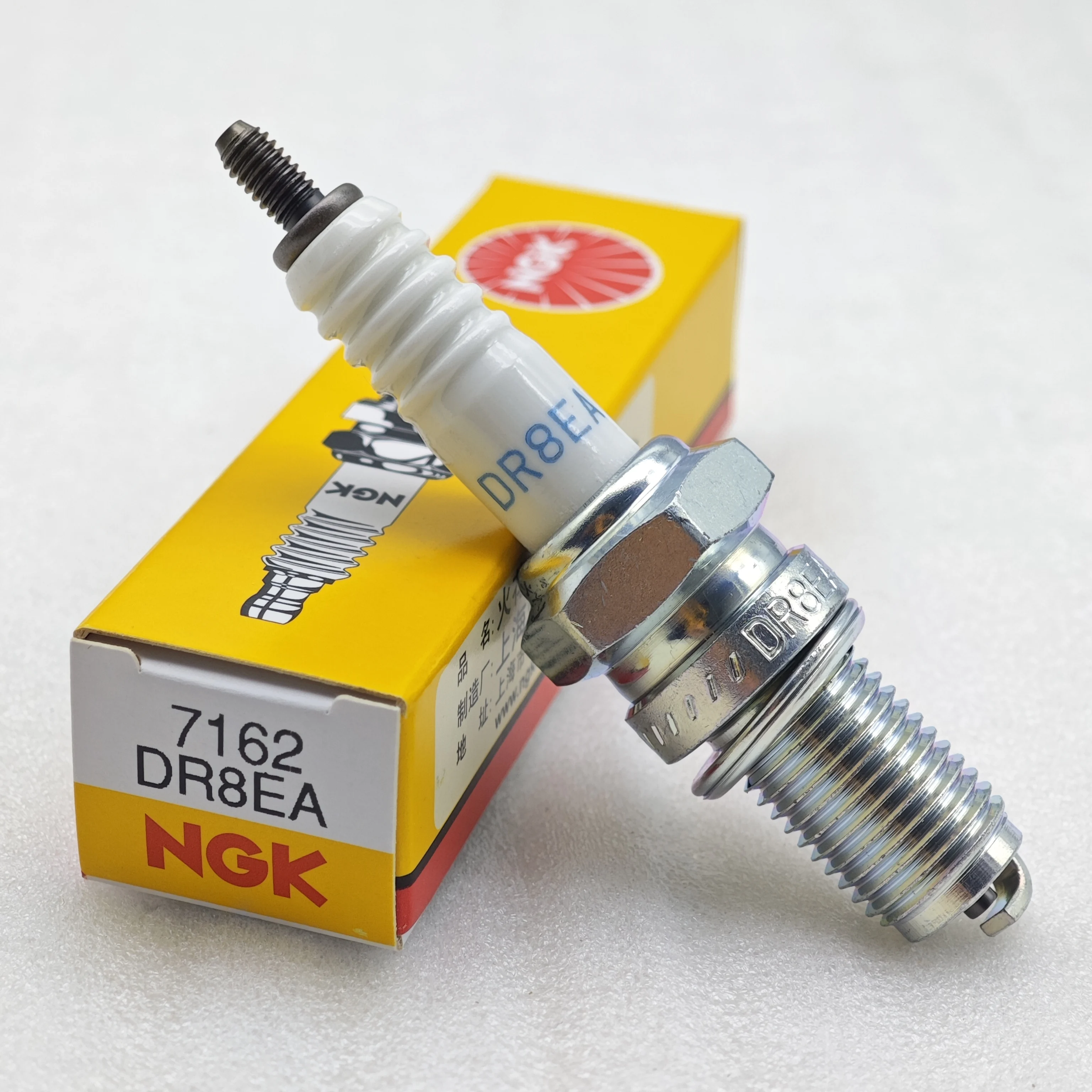 Bujía Original NGK D8EA2120 DR8EA 7162