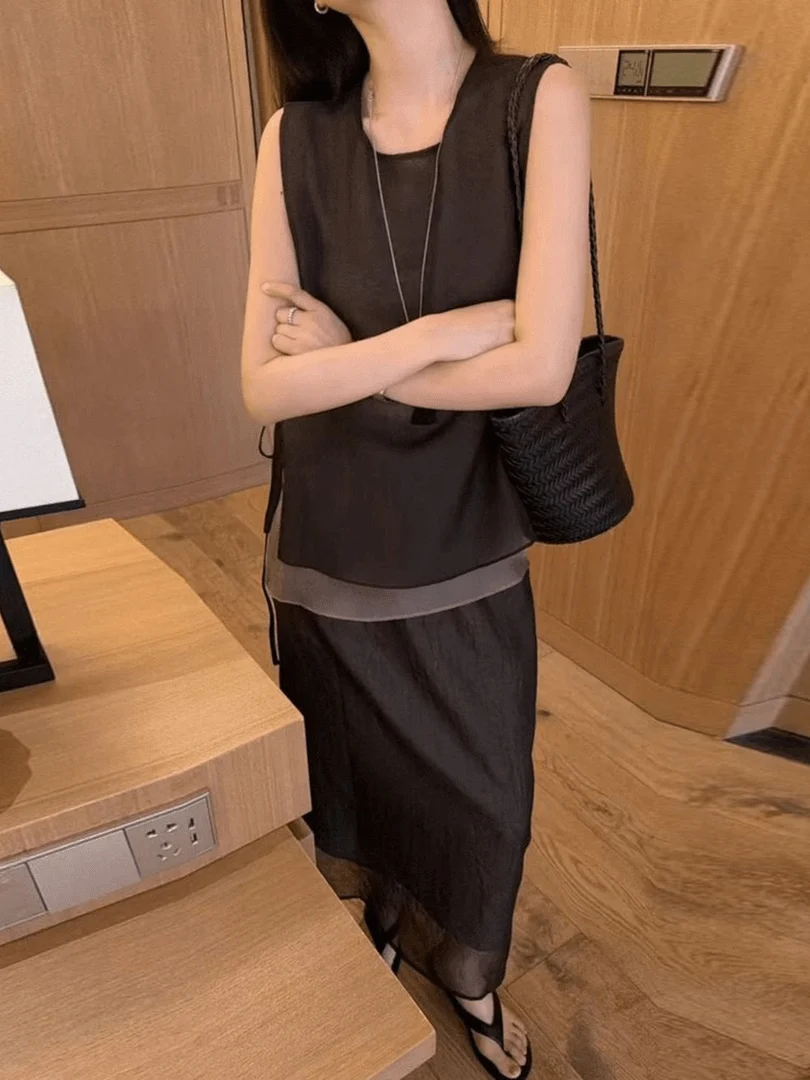 

Retro Feel Summer Minimalist Style Sleeveless Vest Top High Waist Skirt Two-Piece Set Women's Fashion Ensemble Casual Wear
