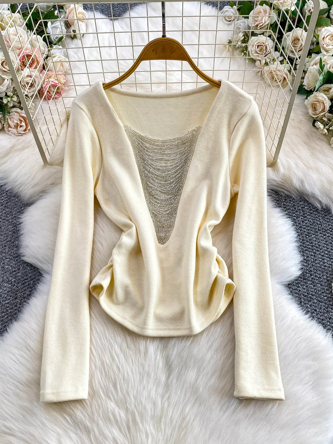 

Women Apricot Y2k T-shirt Vintage Harajuku Aesthetic Korean Style Gyaru Tee Top Long Sleeve V-Neck T-shirt 2000s Clothes Spring