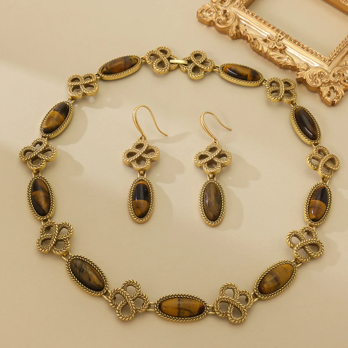 Medieval Western Heavy Industry Tiger Eye Stone Necklace Oval Niche Style Palace Style Necklace Ear Hook