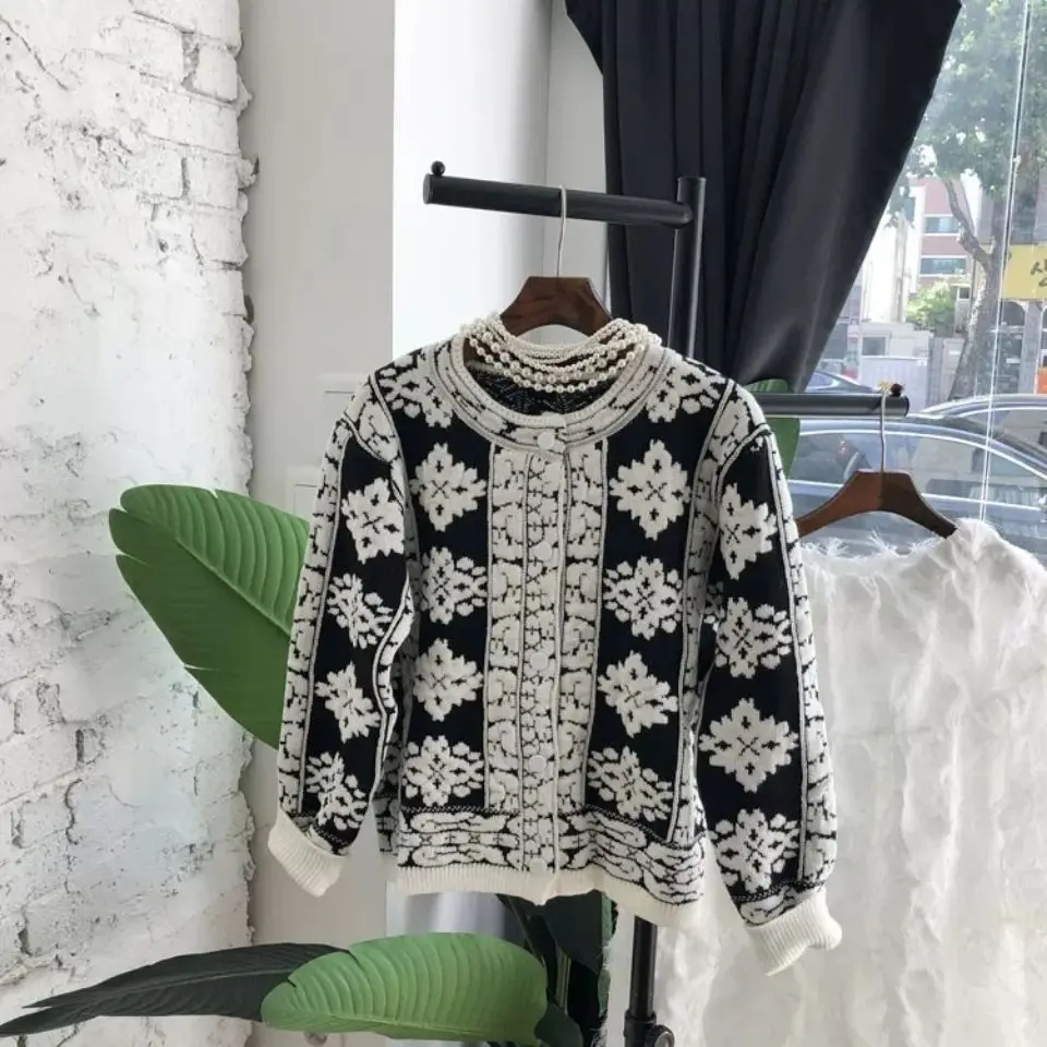 Autumn and Winter New Korean Heavy Industries Flower Round Neck Long Sleeved Single Breasted Knitted Cardigan Sweater Coat