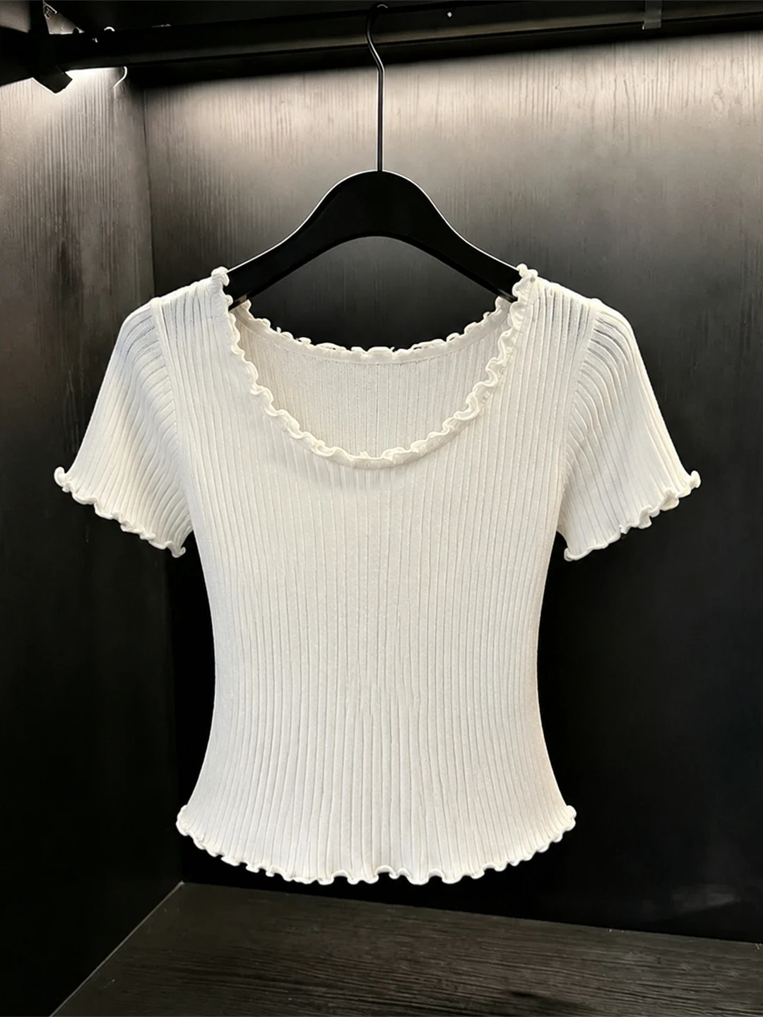 

Simple round Neck Ice Silk Knitted Top with Earlet Lace Design for Commuting Summer Fashionable Ladies' Clothing
