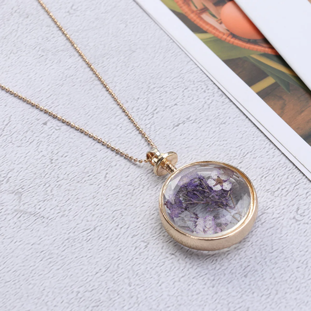

Round Dried Flower Pendant Necklace in Transparent Glass Cabochon Handmade Nature Jewelry for Women Gift Purple Baby's Breath