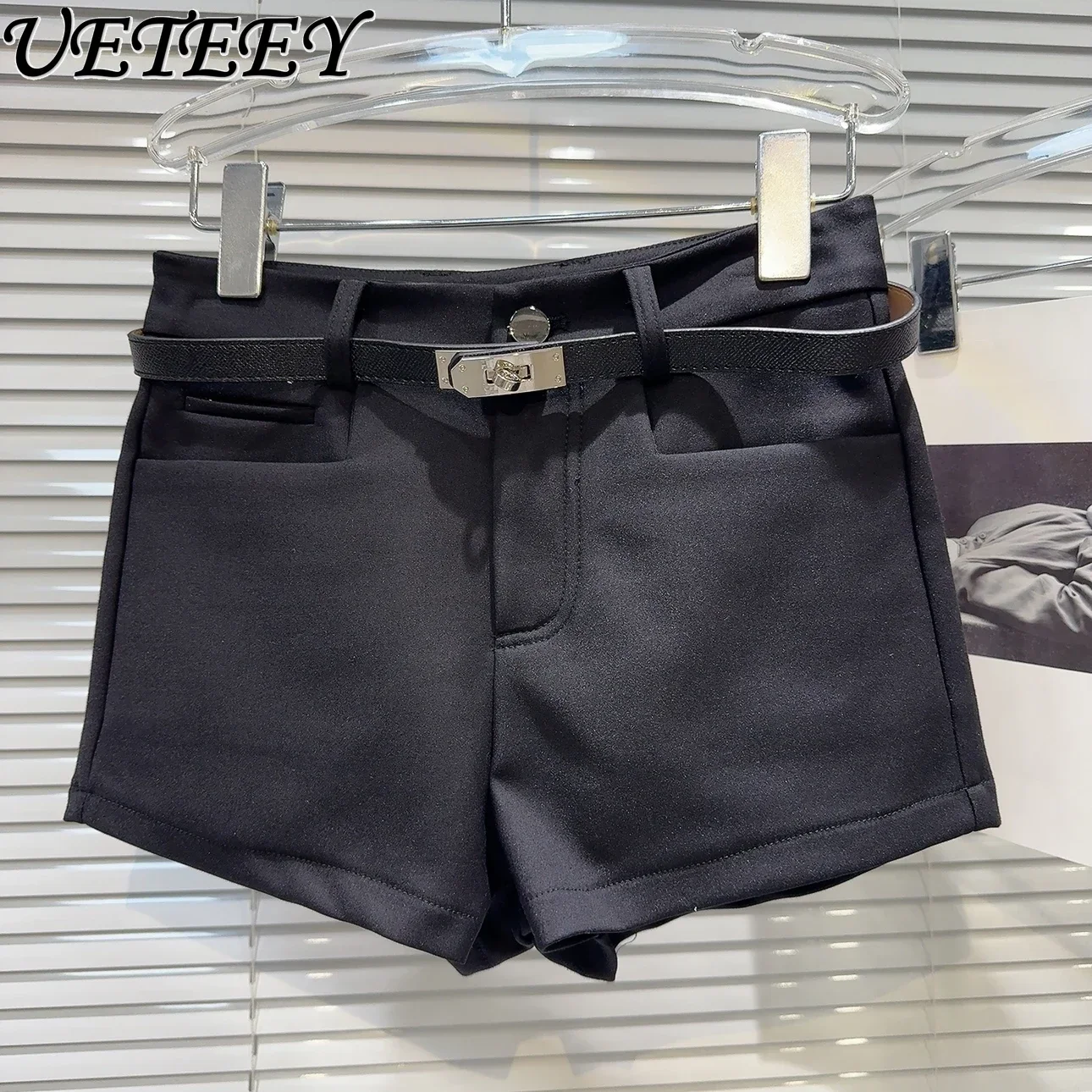 2024 Autumn New Metal Buckle Thin Belt Black Shorts Women's Versatile Niche Cotton Suit Three-point Shorts Female Hot Pants