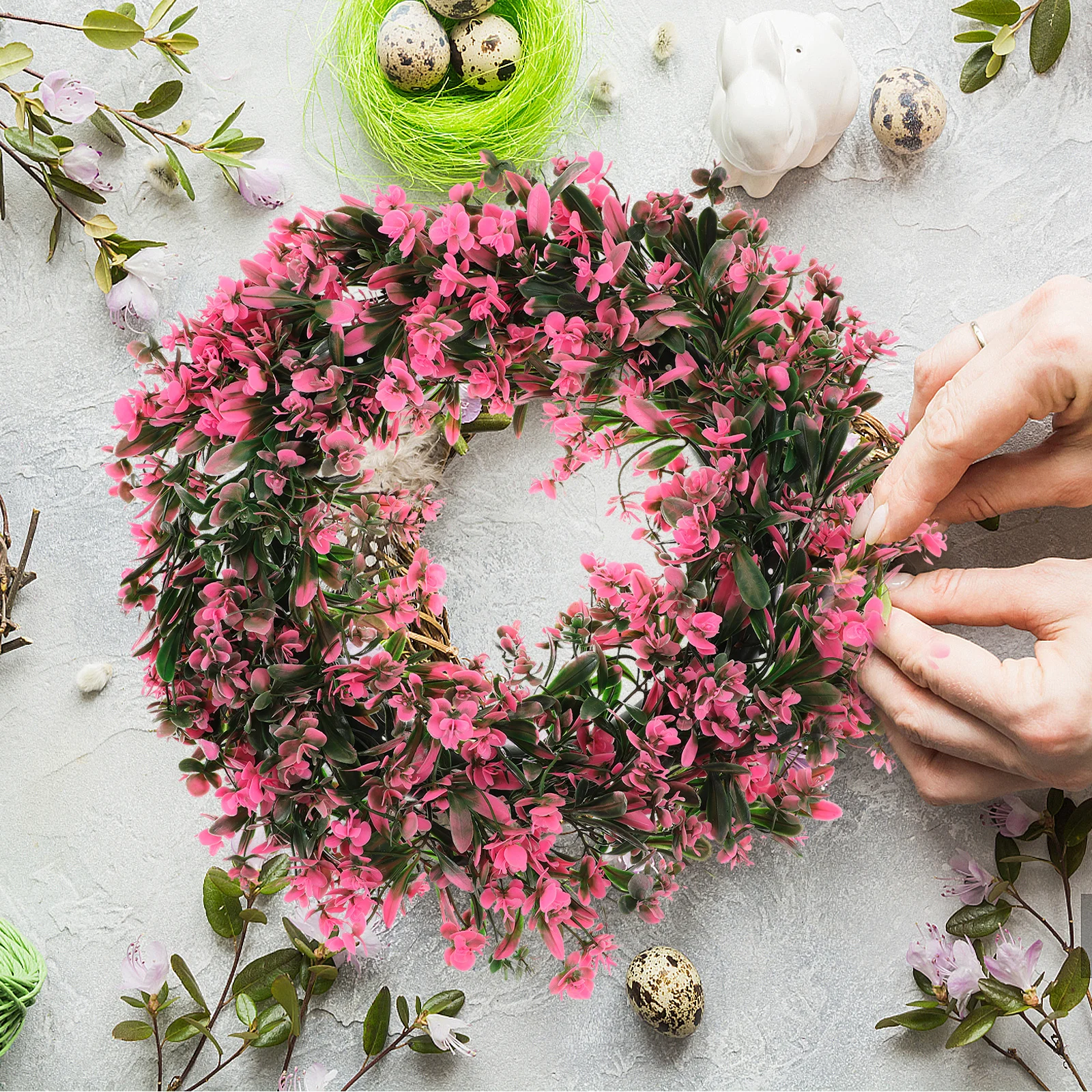 إكليل نبات اصطناعي ديكور ربيعي إكليل معلق من البلاستيك للباب الأمامي حديقة المنزل مهرجان حفلة جدار الباب ترحيب