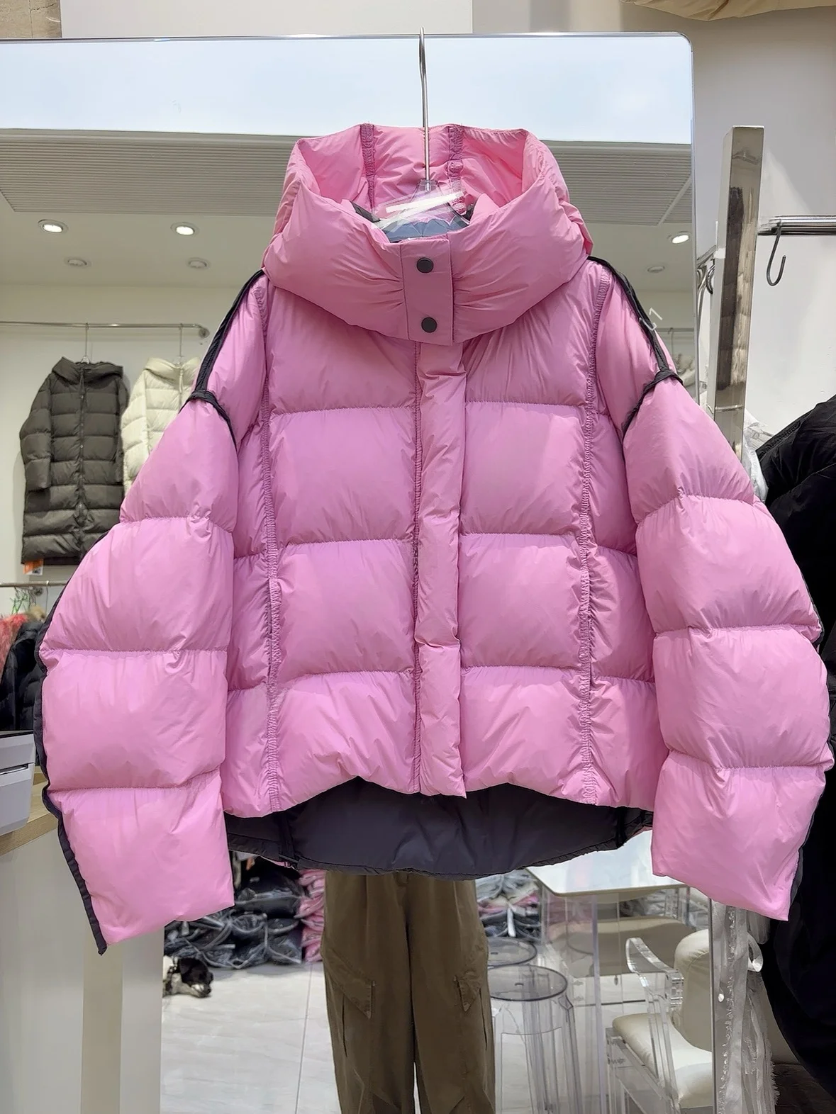 شتاء 2025 المرأة ort Puffer Jaet Thi الأبيض الدافئ Du down Bread Sle Faionable تصميم بسيط للتنقل سترة واقية #1