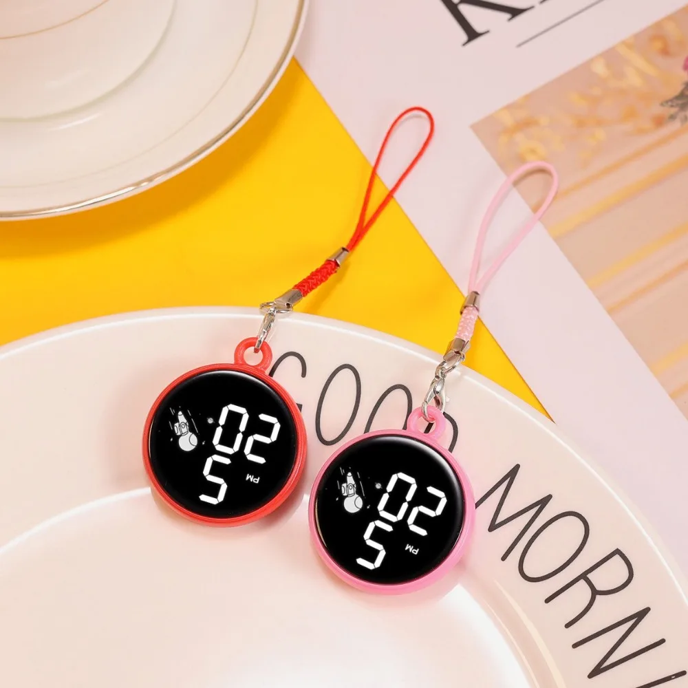 المحمولة شاشة تعمل باللمس الطلاب على مدار الساعة LED الرقمية متعددة الوظائف سلاسل المفاتيح على مدار الساعة للماء ساعات الجيب للجنسين