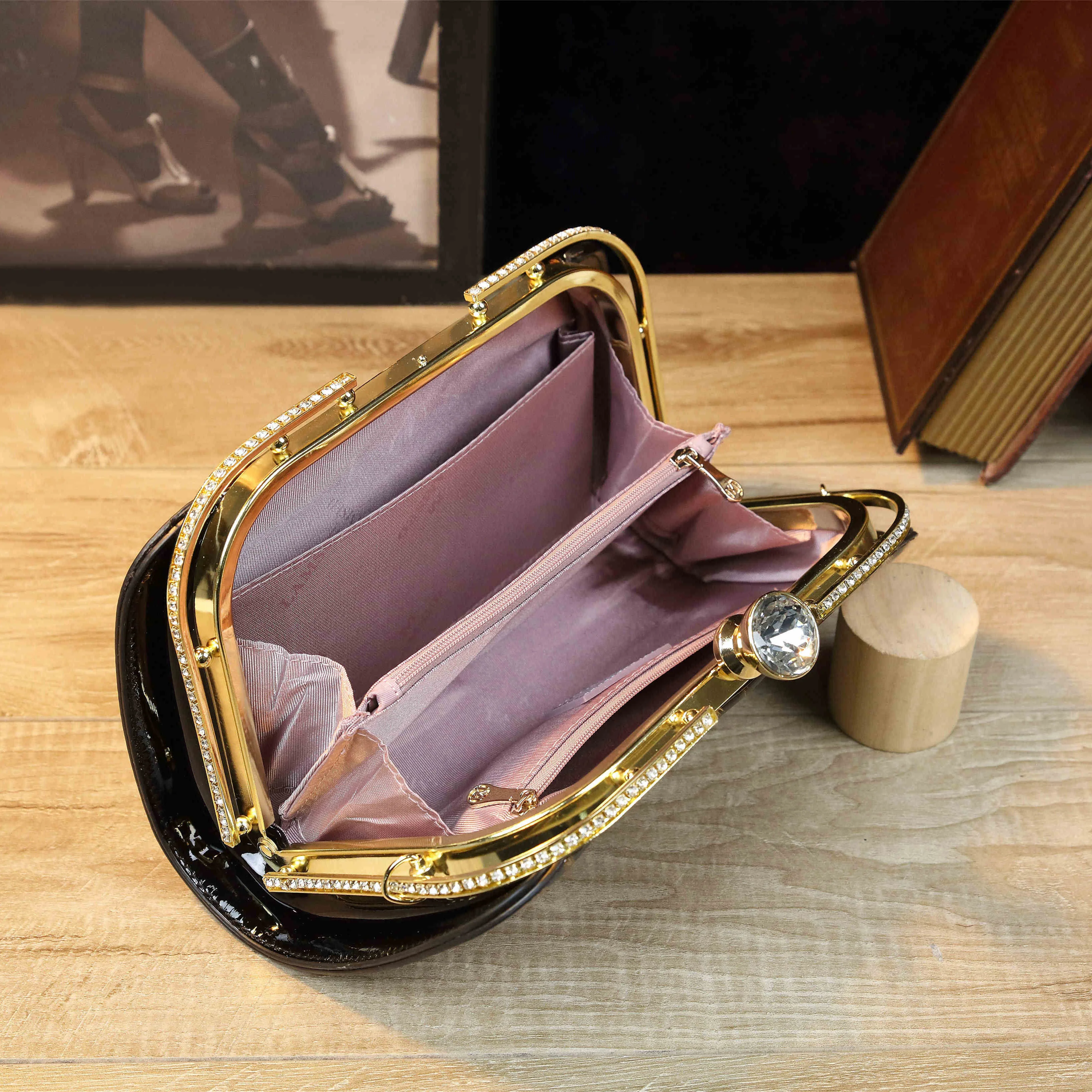 Minimalist design with diamond clip on shoulder bag, PU leather fashionable handbag, solid color metal chain underarm bag