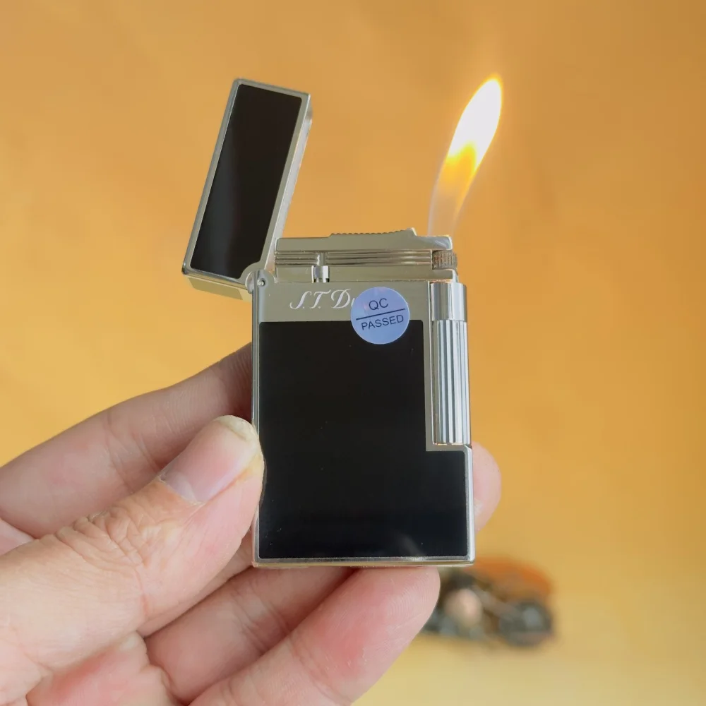 Dupont lighter De luxe merkaansteker is geklassieerd afgewerkt met lak en produceert een helder, scherp ontstekingsgeluid. perfect cadeau voor mannen. Dupont  Logo