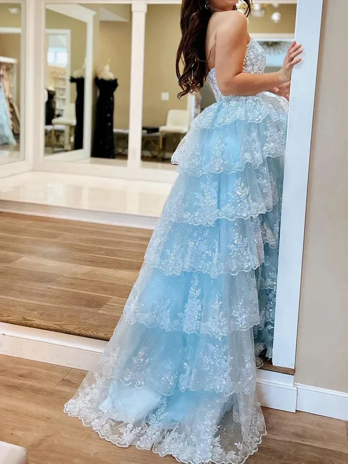 فساتين حفلة موسيقية رائعة باللون الأزرق الفاتح مزينة بالدانتيل بدون حمالات بدون ظهر فساتين حفلات حمراء لحفلات العودة للوطن للفتيات