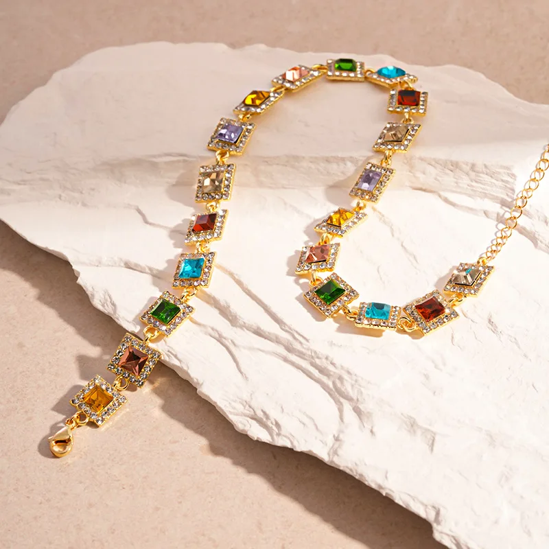 Vintage Colorful Inlaid Rhinestone Geometric Necklace for Women Fashion Chain Light Luxury Temperament Accessories
