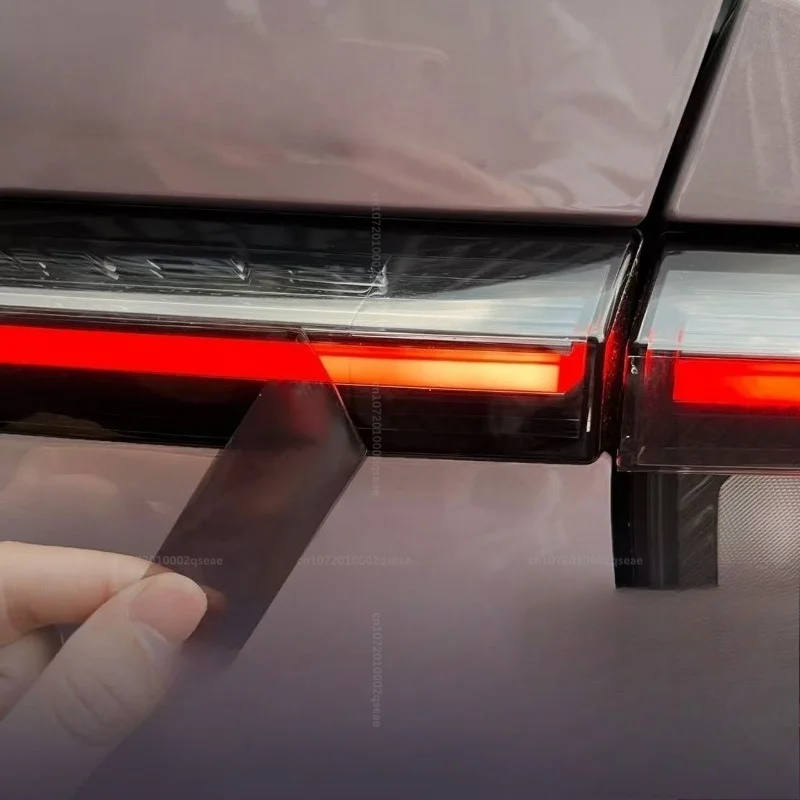 Farbwechselnde Rücklichtfolie aus TPU, hellschwarz, transparent, für die Außendekoration und Modifikation von Autos, für MG MG4 EV Urban 2026 – Detail 4