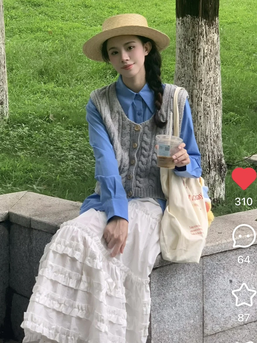 เสื้อคาร์ดิแกนถักไหมพรมแบบเปิดไหล่สไตล์เกาหลี ดีไซน์หวานน่ารัก สำหรับผู้หญิง ใส่ได้ตั้งแต่ต้นฤดูใบไม้ร่วง ให้ความรู้สึกหรูหราและมีระดับ...