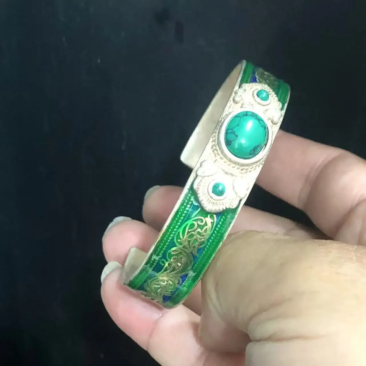 Vintage Ethnic Adjustable Cuff Bracelet Green Enamel Floral Relief Three Cracked Green Stones Retro Statement Wrist Ornament