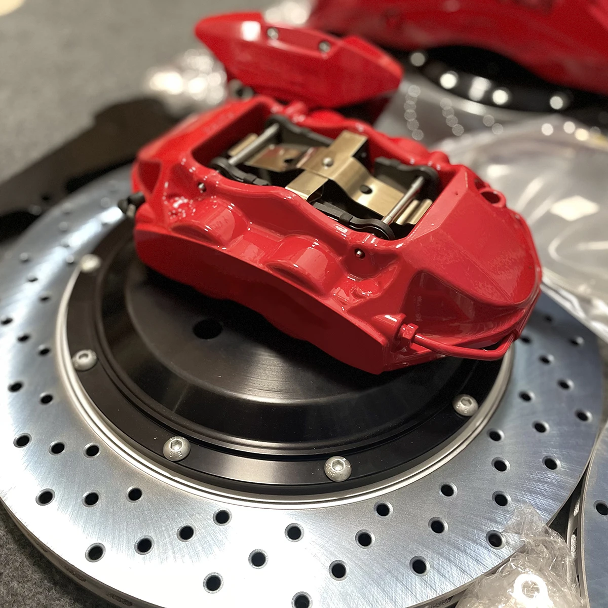 Large brake kit 10-piston brake Red caliper with fish hook plate 380mm-412mm-420mm-440mm