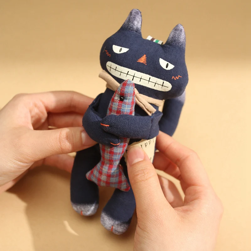 Cute Handmade Fabric Black Cat Keychain Creative Plaid Fish Hugging Kitten Pendant Vintage Stuffed Animal Key Ring Bag Charm Dec