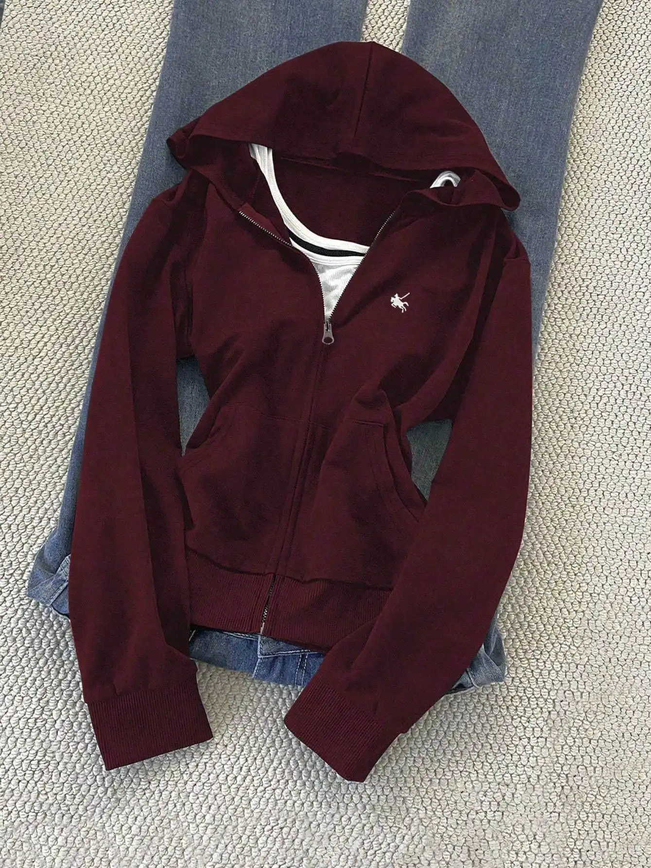 Bordeauxrode dames hoodie met rits en geborduurd logo, slim fit casual sweatshirt jack