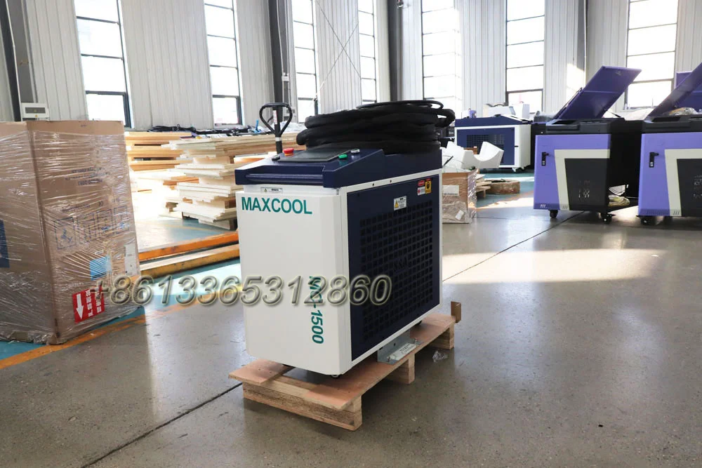 Mesin Pembersih Laser Serat Maxcool 1500w untuk Tipe Portabel dengan Kecepatan Tinggi untuk Grafiti dan Menghilangkan Kerusakan Asap