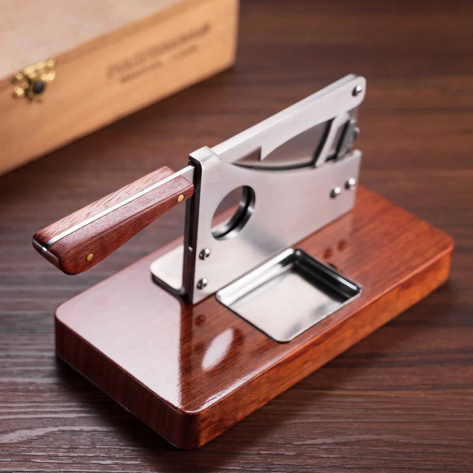 

Luxury Desktop Cigar Cutter Set Solid Wood Stainless Steel V-Cut Knife Ultra-Sharp Scissors Ashtray Home Bar Cigar Accessories