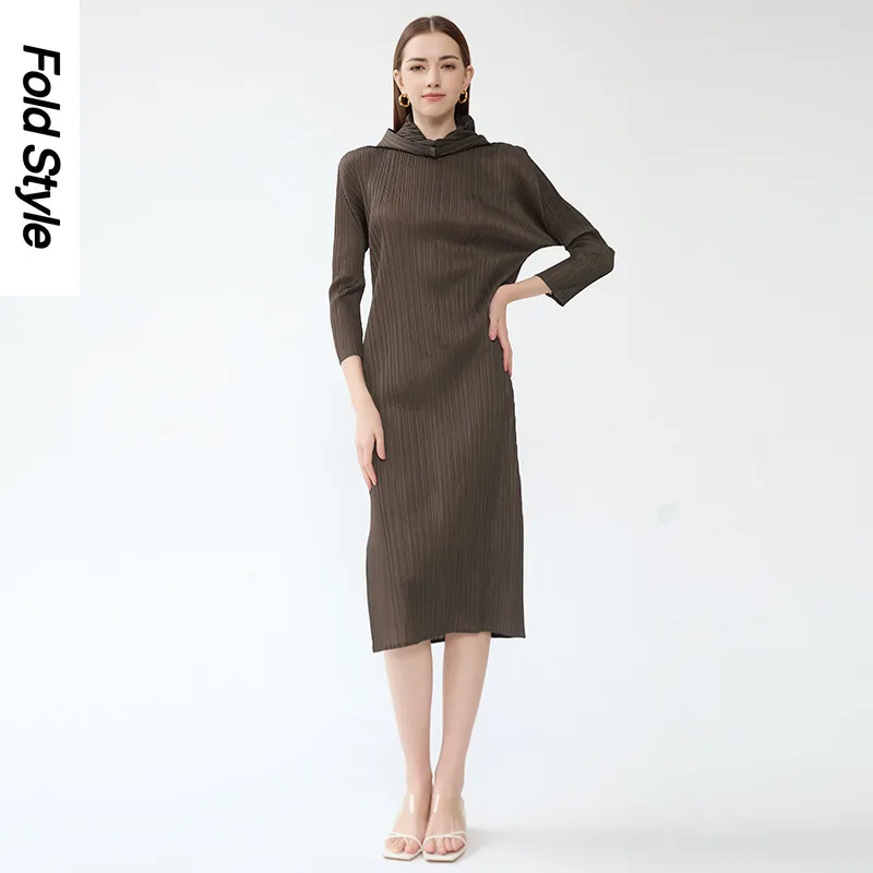 

2024 Spring and Autumn New Pleated A-line Long Dress Solid Color Long Sleeve Slim Fit Hooded Dress Winter Women's Design Sense