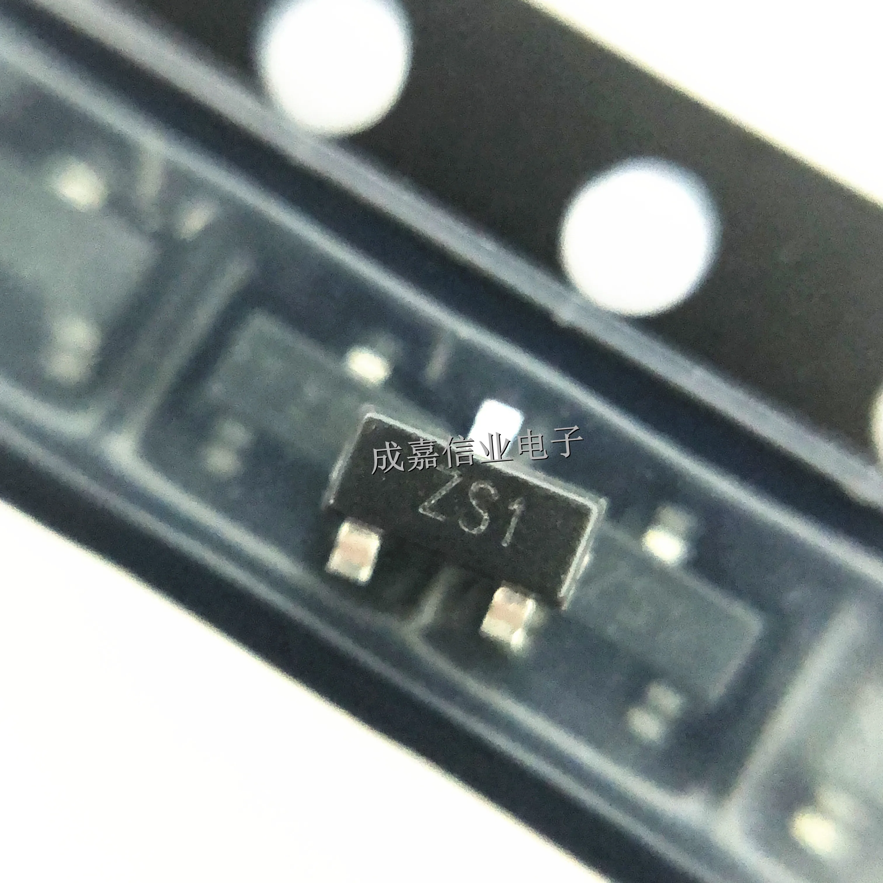 10pcs/Lot ZHCS1000TA SOT-23-3 MARKING;ZS1 Schottky Diodes & Rectifiers 1A Schottky 40V Operating Temperature:- 55 C-+ 125 C