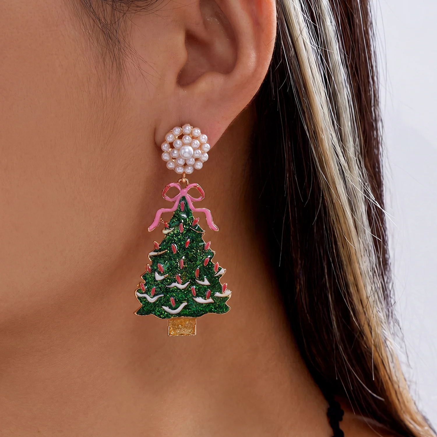Niedliche Schleifenknoten-Glühbirnen-Ohrhänger für Damen, Strass-Ohrringe mit simulierten Perlen, Weihnachtsbaum-Ohrringe, Charms für Neujahrsparty-Schmuck – Detail 4