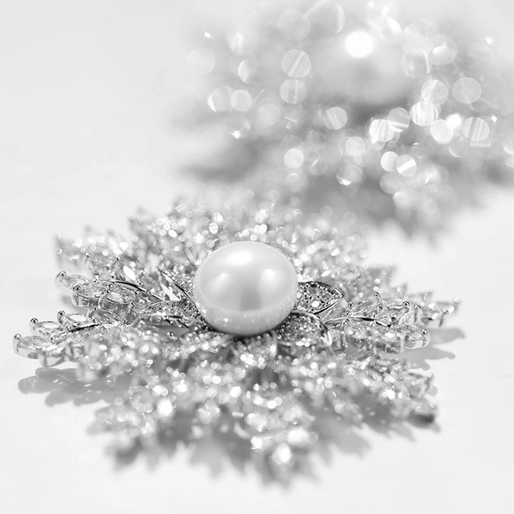 

Delicate Zircon Snowflake Women Copper Brooch Wedding Dress Clothing Hat Scarf Gift Silver Fashion Accessory