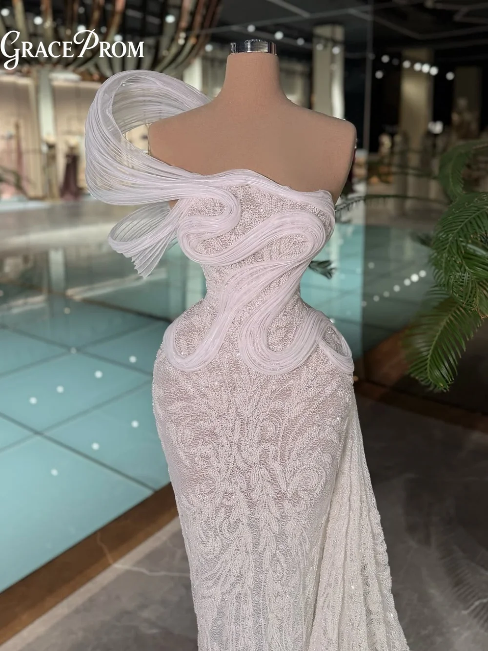 Modern One Shoulder Wedding Dresses Sculptural Tulle Detail Beaded Lace Bridal Gown Customized Vestidos De Novia فساتين سهره فخم