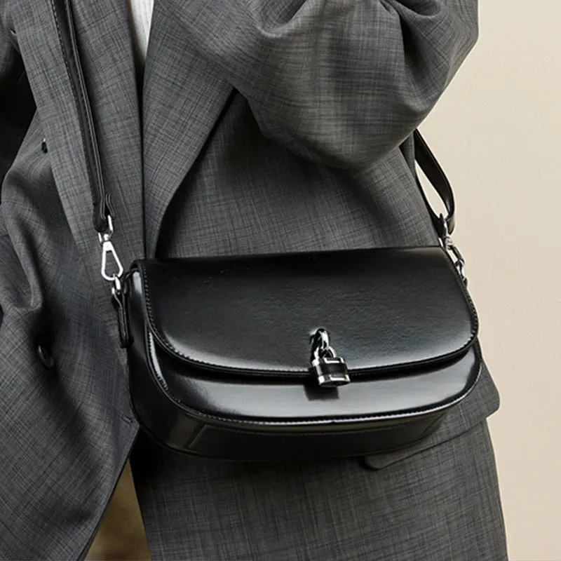 

Новая женская сумка-кроссбоди: простая, весенняя, для повседневного использования, на одно плечо, из качественной искусственной кожи.