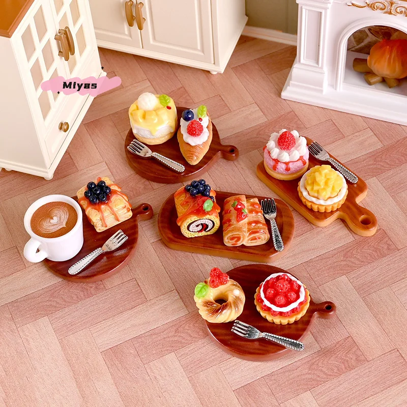 2Pcs/Set Miniature Cake Dessert Model for Dollhouse Kitchen Decor Dolls House Accessories Pretend Play Food Toys