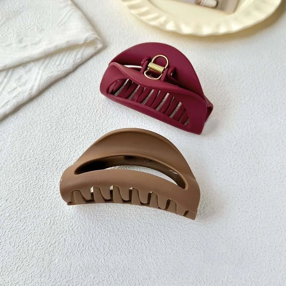 

Safe Silicone Shark Clip Creative Simple Semilune Shaped Hair Claw Headwear Waterproof Elastic Plastic Hair Claw Friends