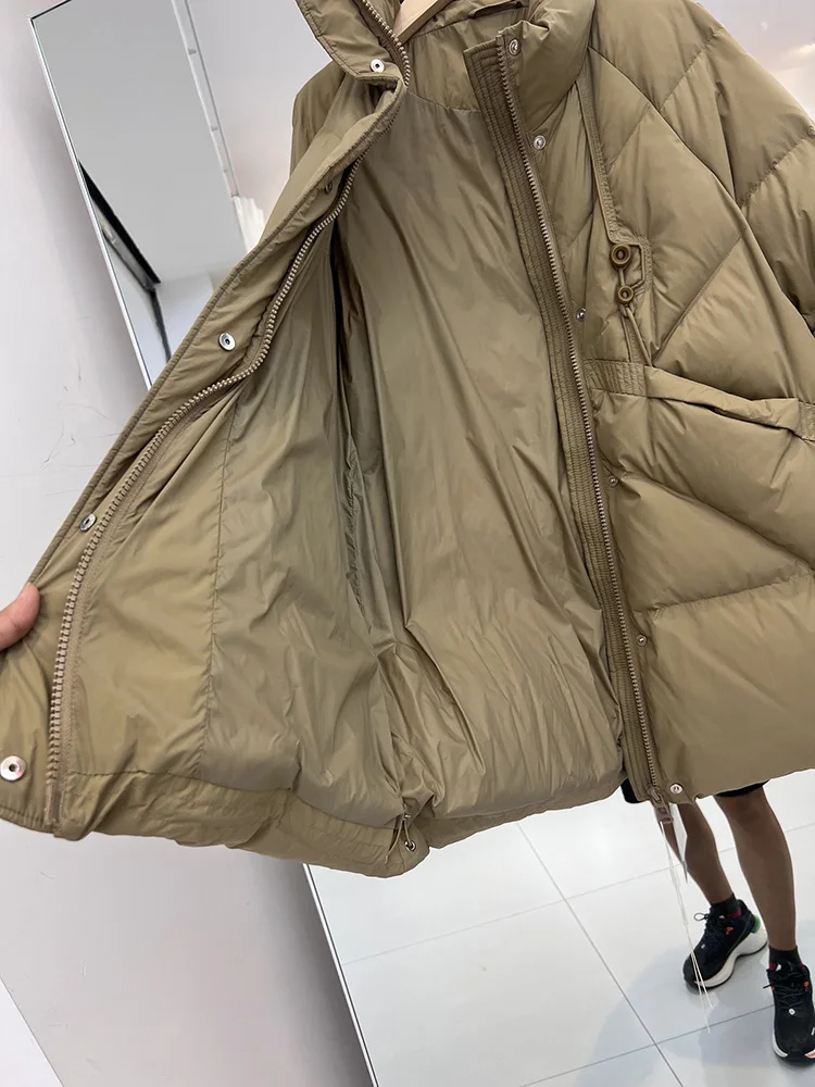 النسخة الكورية الوقوف طوق فضفاض الأبيض بطة أسفل سترة الشتاء المرأة الجديدة منتصف إلى نمط طويل مع مشبك تصميم أسفل معطف