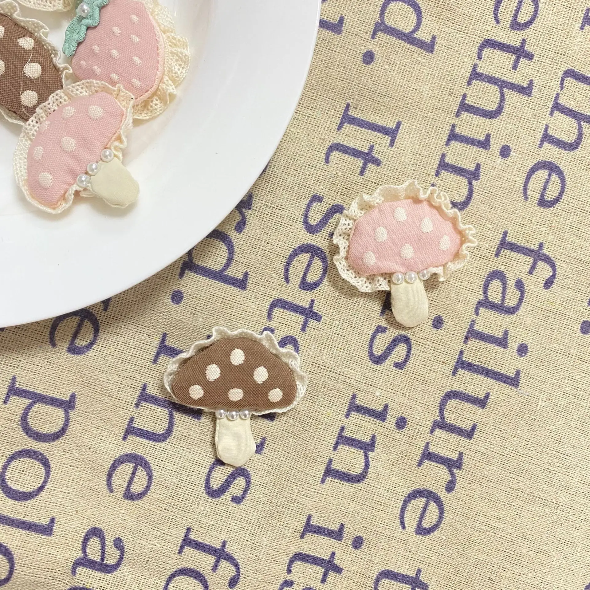 

Заколки для волос в виде леса, 1 шт., розовые грибы, клубники, плюшевые броши, поделки своими руками для девочек, набор аксессуаров для детских заколок