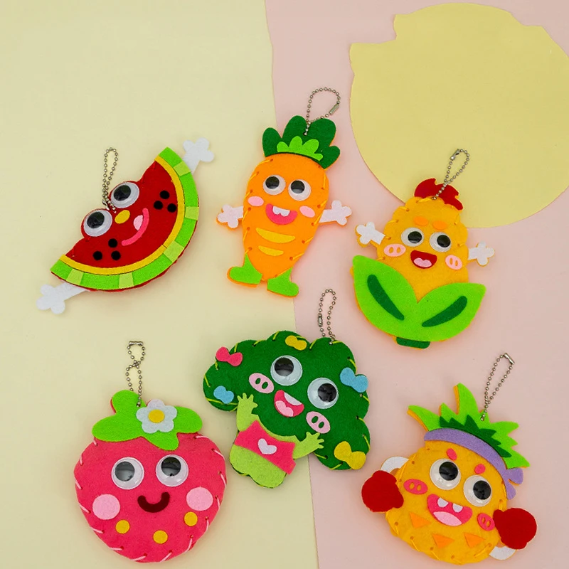 4 Stuks Handwerk Speelgoed Voor Kinderen Niet-Geweven Stof Diy Handgemaakte Fruit Groente Sleutelhanger Ornamenten Arts Crafts Kits Creatief Speelgoed