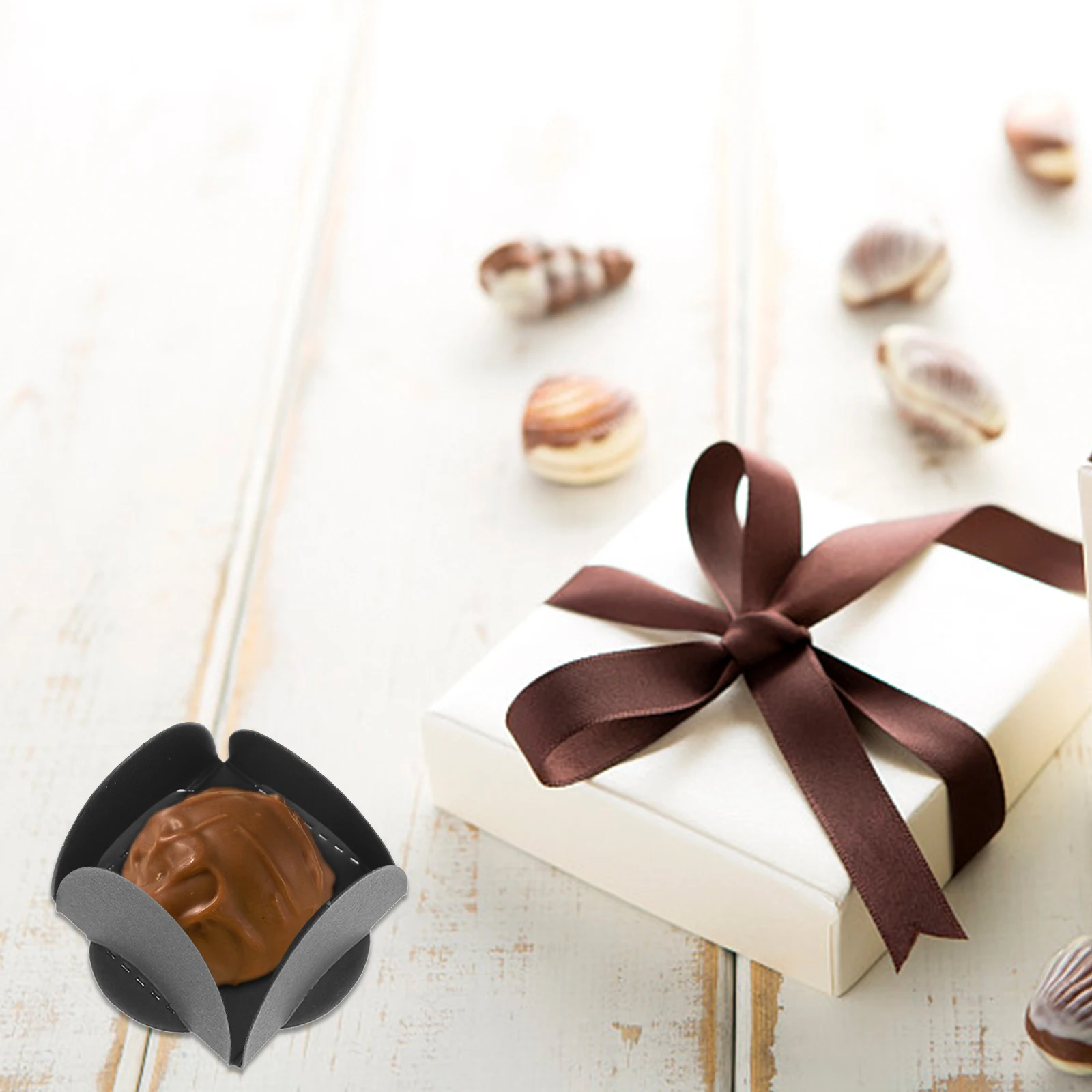 

100Pcs Flower-Shaped Chocolate Liner Papers Baking Cup Molds for Truffle Wrapping Party Wedding Dessert Treats