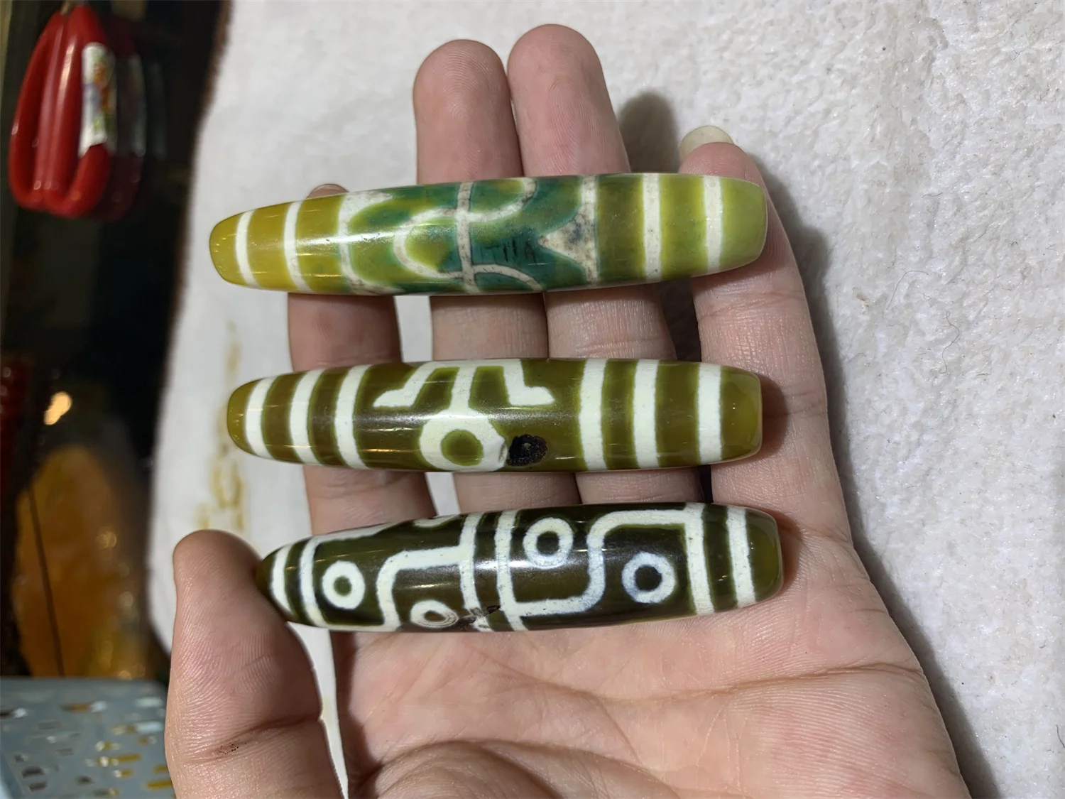 

50pcs/lot natural old agate dzi wholesale Yellow Large size Weathering lines Multiple patterns DIY pendants Ethnic style amulet