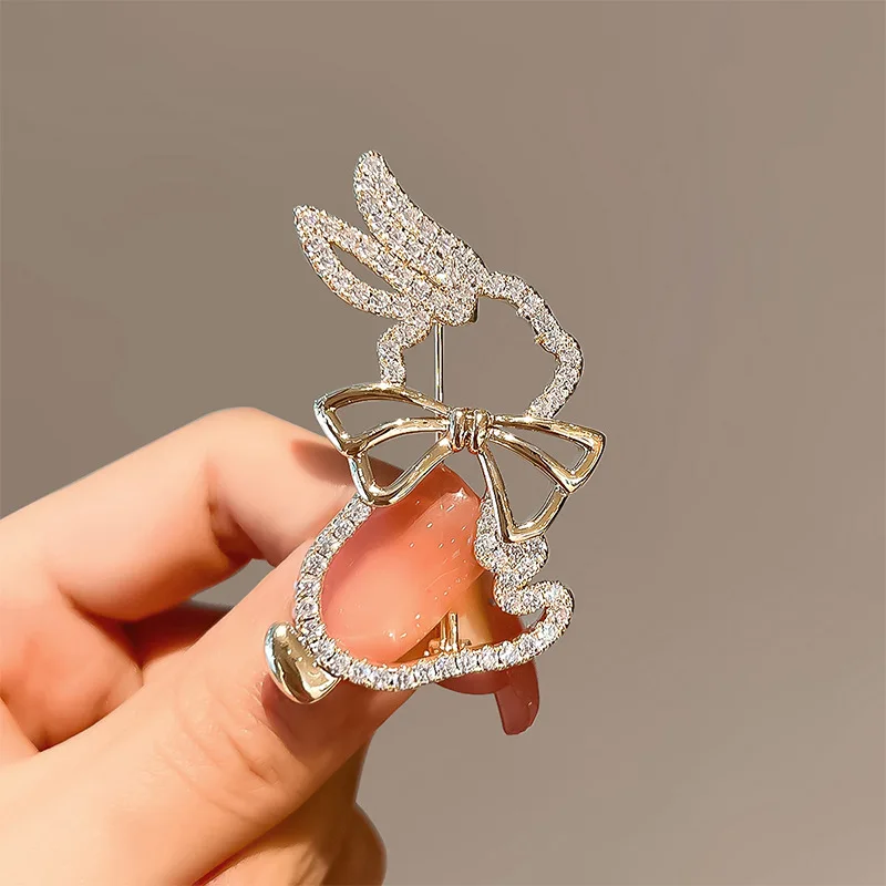 2023 Fashion New Accessories Brooch Temperament Corsage Suit Versatility Crystal Hollow Out Pin Sales For Women\'s Clothing Women