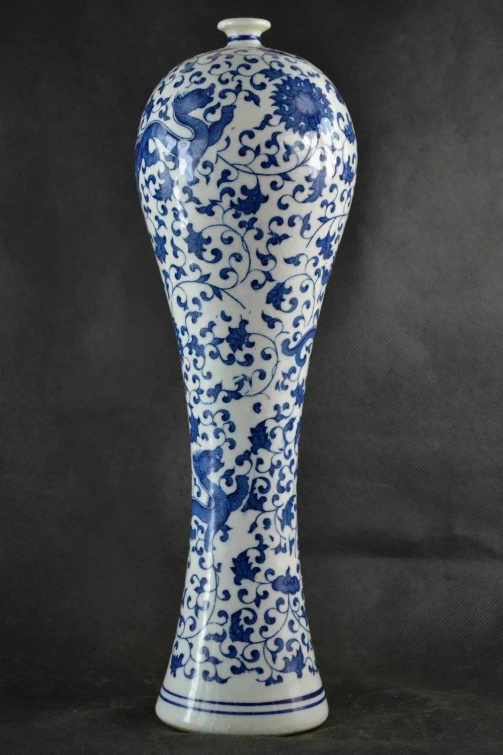 Exquisite Chinese Old Handwork Blue and White Porcelain Drawing Flower & Dragon Lucky High Vase