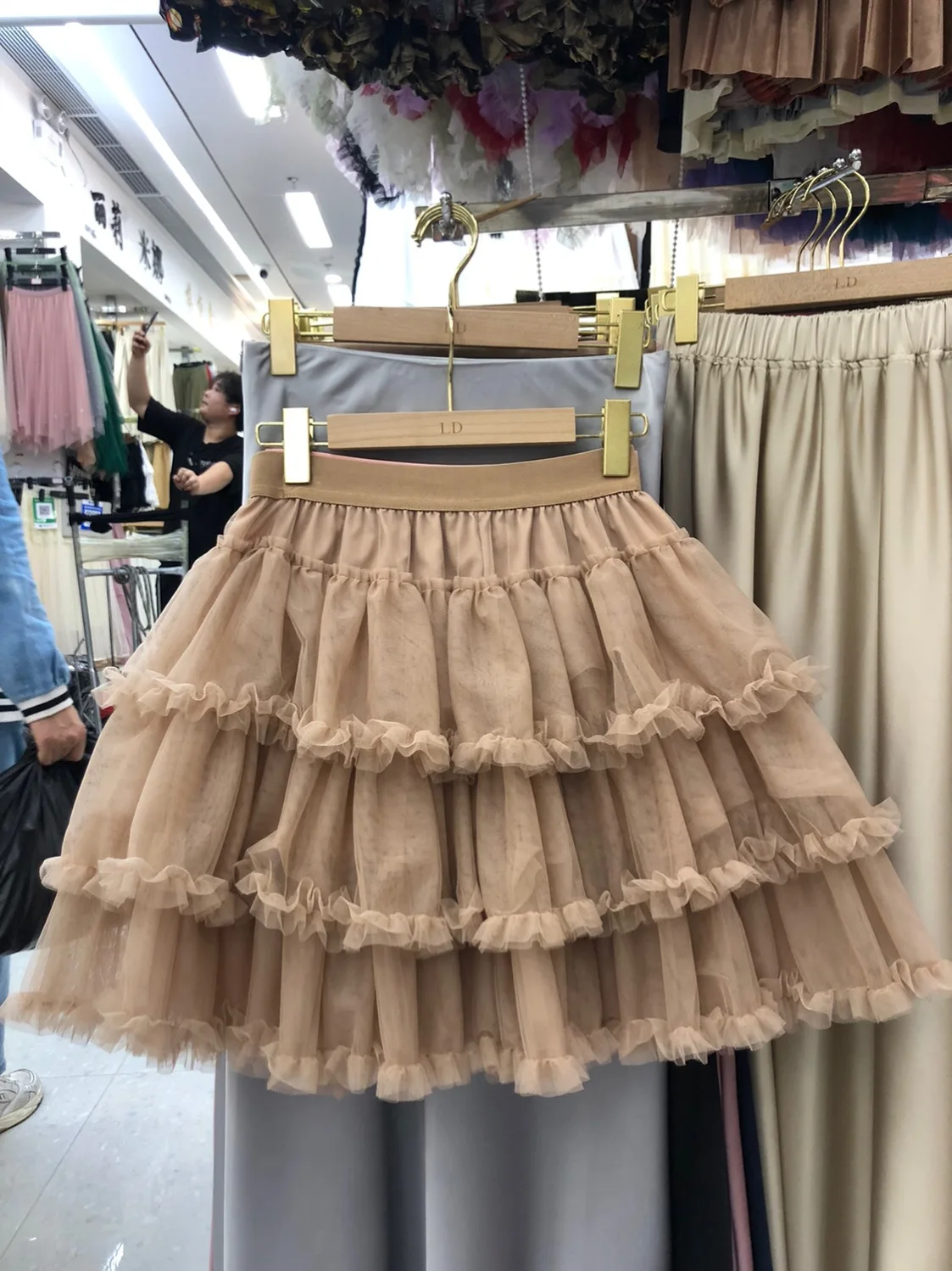 تنورة شبكية حلوة للنساء، تنورة كعكة منتفخة على شكل حرف A، تنورة قصيرة مضادة للضوء مع سروال داخلي، حواف بنمط الخشب وخصر عالي #1