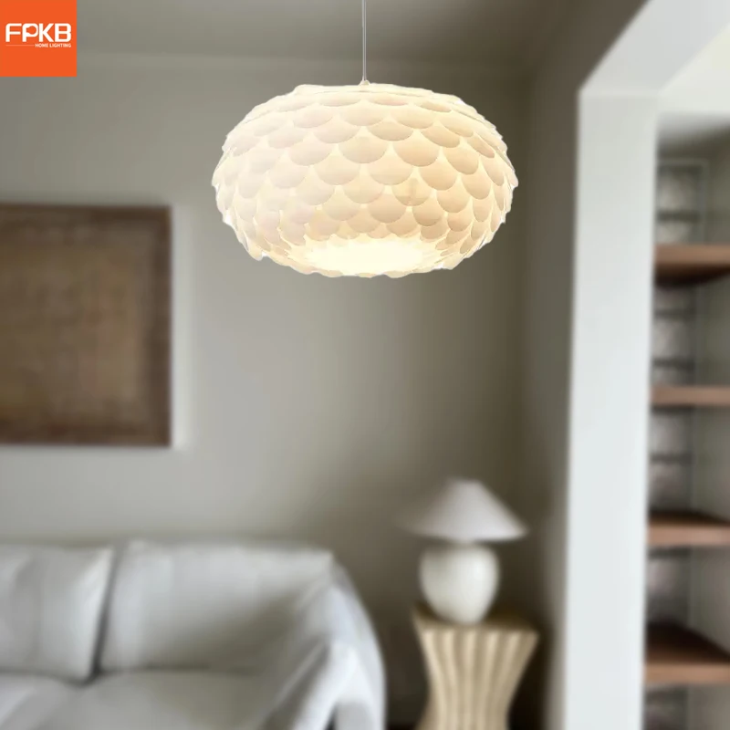 

Масштабная люстра для спальни, современная простая лампа для детской комнаты, французский кремовый креативный светильник с перьями для ресторана, главной спальни, комнаты